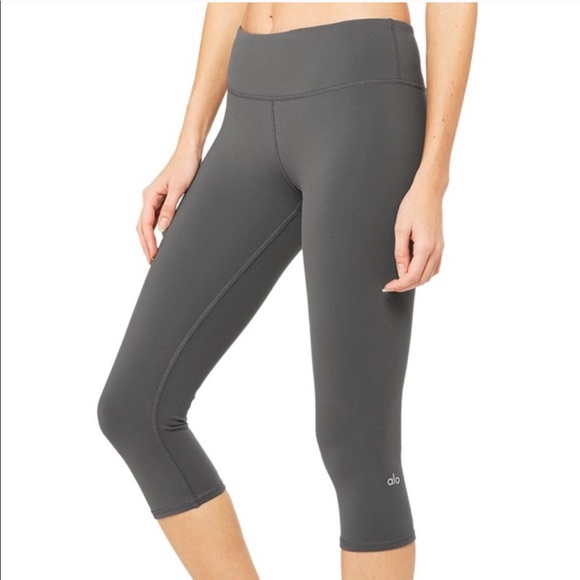 Alo Yoga Crop Capri Leggings 